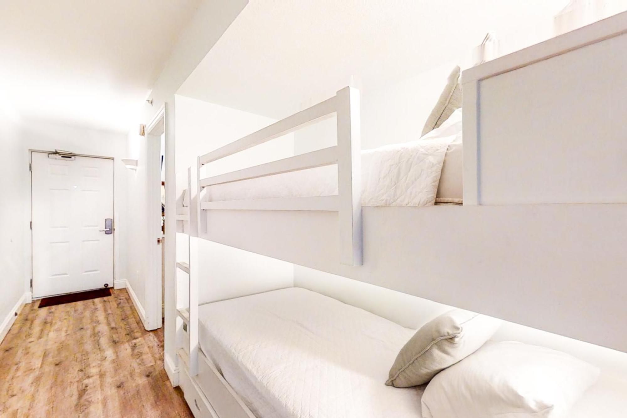 דסטין Pelican Beach Resort חדר תמונה